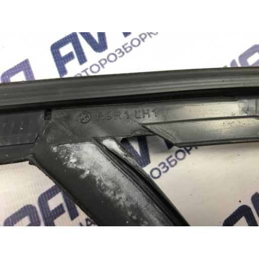 Ущільнювач скла двері передній лівий Ford Mondeo 4 2007-2014 1674999